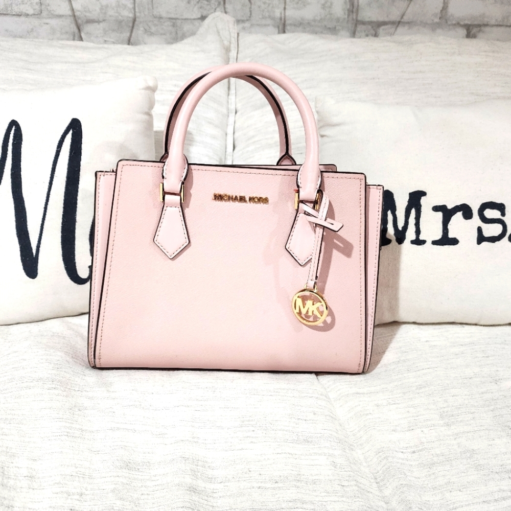 Michael Kors hand bag like new